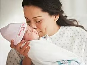 母乳喂養(yǎng)|2大方法讓寶寶順利吃上第一口奶！