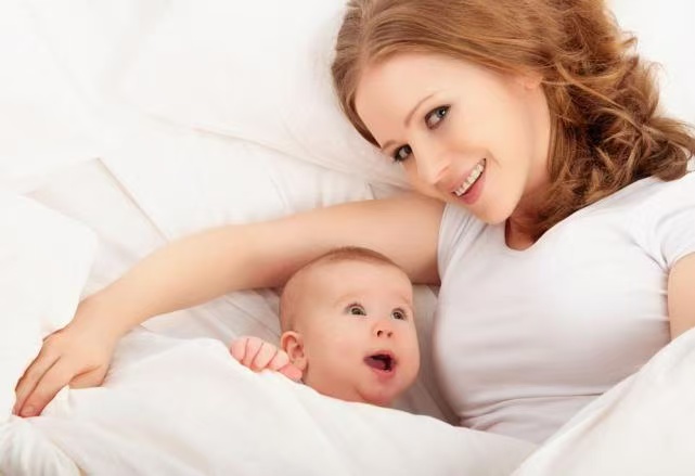生理性大漲奶如何緩解？乳腺開始變熱、變重，疼痛，甚至像石頭一樣硬！