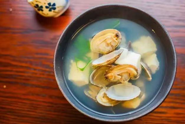 產(chǎn)后奶水不足是許多新媽媽面臨的困擾？9道催乳月子餐請(qǐng)收好